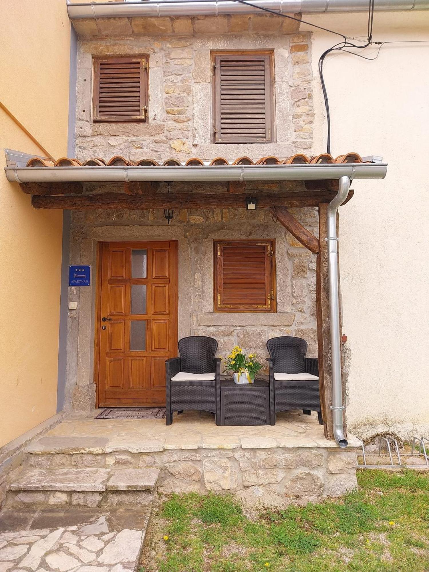 Antonia & Arian Apartment Roč Exterior foto