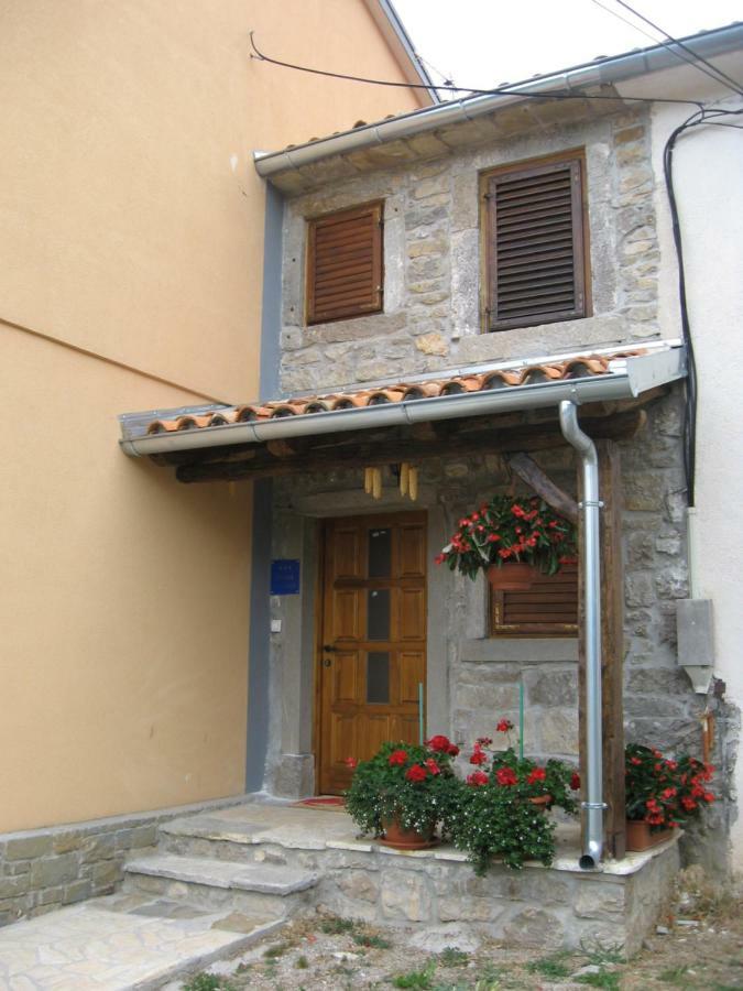 Antonia & Arian Apartment Roč Exterior foto