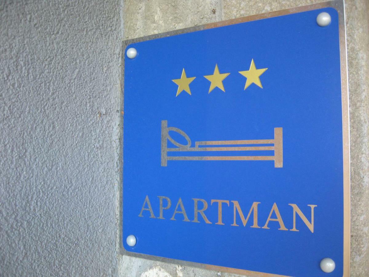 Antonia & Arian Apartment Roč Exterior foto